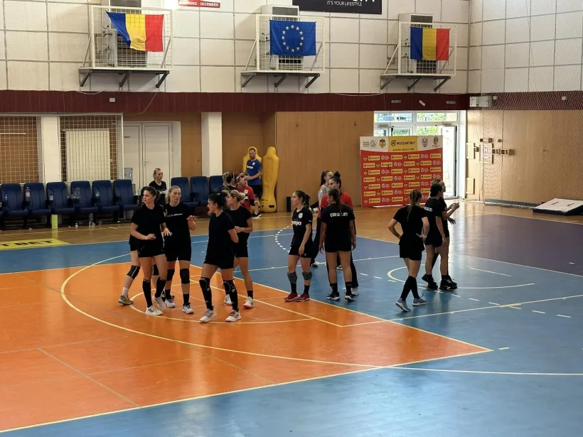 Amicale pe bandă rulantă pentru handbalistele de la CSM Galaţi