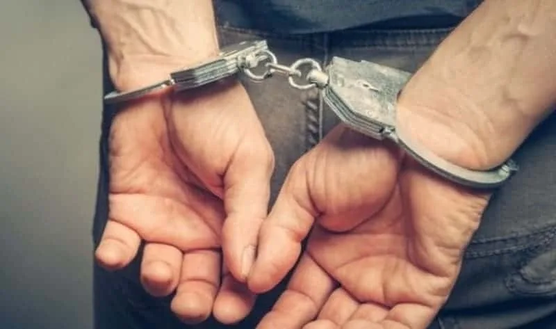 Un gălățean și-a atacat fosta concubină cu sabia: a omorât o pisică și a rănit un câine